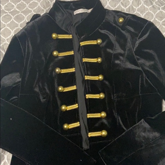 A velvet jacket - Picture 1 of 2